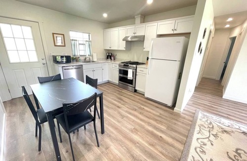 Abilene House | Abilene Restful Retreat – 2BR/2BA Cozy Stay in Prime Location