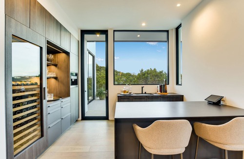 West Lake Hills House | Above Accolade I Luxury Services I Pool/Spa I Sauna I Ping Pong I Luxe Decor