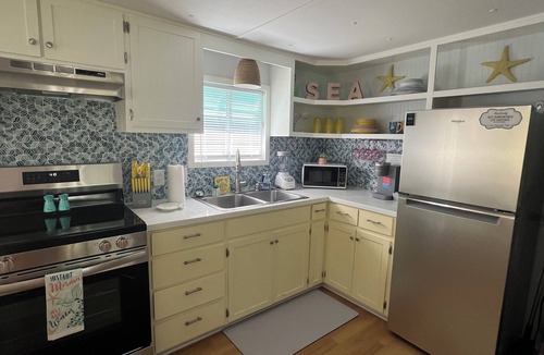 Holly Ridge House | Absolutely Darling private little oasis !