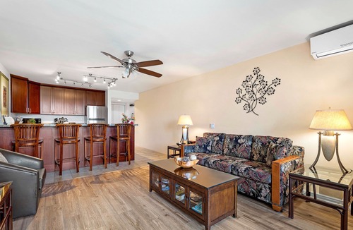 Historic Kailua Village Condo | 🏖️AC Included | Beautifully Updated | Ocean Views!