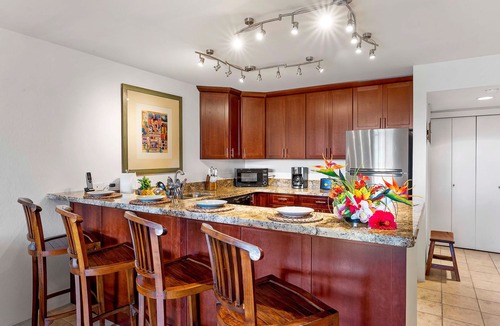 Historic Kailua Village Condo | 🏖️AC Included | Beautifully Updated | Ocean Views!
