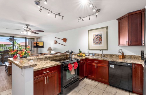 Historic Kailua Village Condo | 🏖️AC Included | Beautifully Updated | Ocean Views!