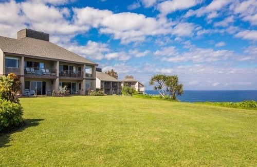 Princeville Condo | AC! Stunning Ocean Views - Walk to the beach #133-134