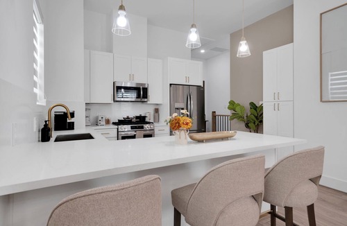 Foster Place House | Accessible 3BR - Gigabit WiFi, Podcast Studio & 8-Seat Dining, Mins to TMC & NRG