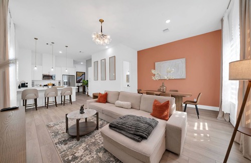 Foster Place House | Accessible 3BR - Gigabit WiFi, Podcast Studio & 8-Seat Dining, Mins to TMC & NRG