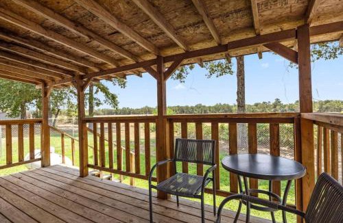 Conroe House | Accessible 3BR Home Sleeps 12, Pet-Friendly, Near Lake Conroe