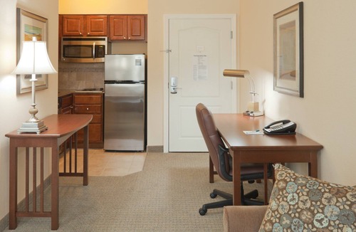 Lafayette Apartment | Accessible King Studio | Hearing-Assist Tub