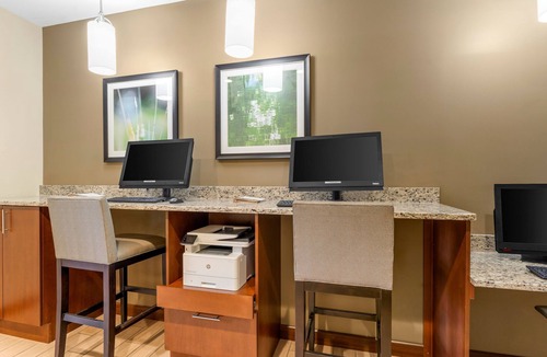 Warrendale Apartment | Accessible Queen Studio w/Kitchen | Daily Breakfst