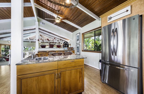 Kahaluu Bay House | ★Across street from Magic Sand Beach private Pool/SPA/AC 5 minutes to downtown⚡