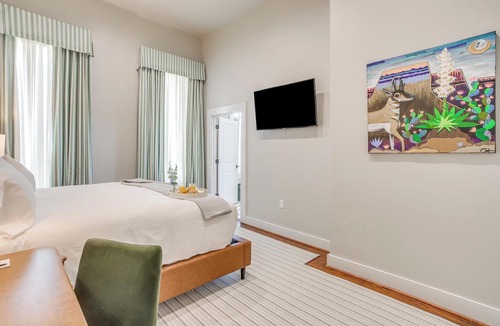 Granbury Hotel | ADA Accessible Hotel Room on the Hisoric Granbury Square