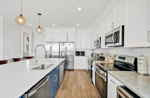 Oak Island House | Admirals Lodge: Spacious 13-bedroom oceanfront retreat in Oak Island for 30 guests.