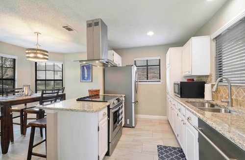Lewisville House | Adorable 2/2 Home-Patio, Games, Spa Vibes! Weekend getaways or work stays