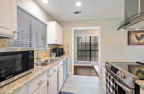 Lewisville House | Adorable 2/2 Home-Patio, Games, Spa Vibes! Weekend getaways or work stays