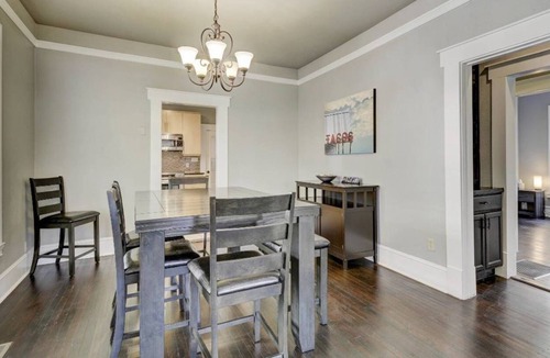 Galindo House | Adorable 3BR 1930s bungalow centrally located