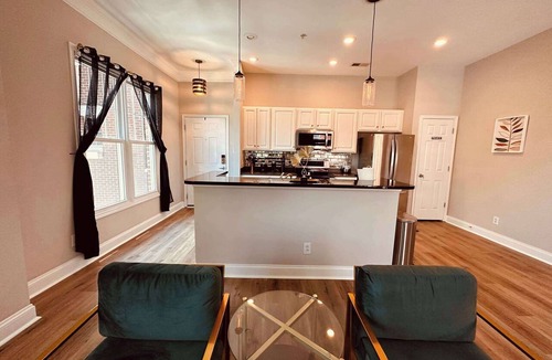 First Ward Condo | Adorable apartment uptown