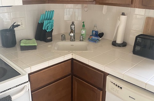 Kona Palisades Apartment | Adorable Guest Cottage with Lanai -sleeps 3