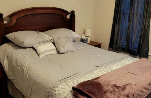 Stonehouse House | Adorable guest house close to everything!