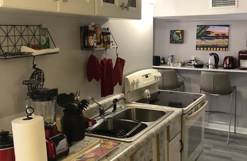 Murraysville Cottage | Adorable Two Bedroom Cottage Guesthouse (2 Story)