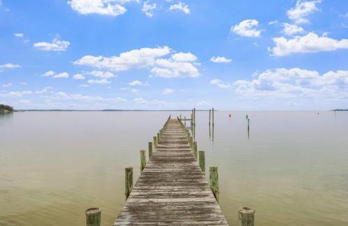 Hallieford House | Adventures on the Bay - Bayfront Escape, Private Dock, Large Deck, and Lake Views!