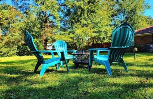 Montgomery House | Affordable 3BR Duplex Near Kayaking, Downtown, & Beach