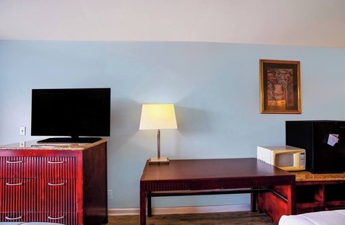 Kernersville Hotel | Affordable Room Close to Sedge Garden Park – 7 Miles