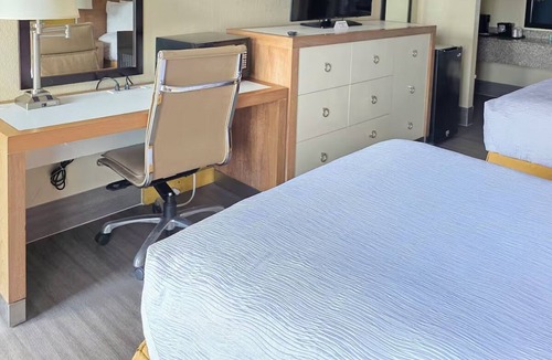 Tyner Hotel | Affordable Room Perfect for Relaxing Stays in Chattanooga