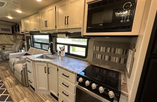 Wellborn House | Aggieland Glamping! Cozy RV with modern comforts. Only minutes from campus.