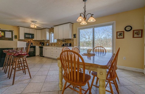 Huddleston House | Ahhh Quiet Sunset-Sleeps 10 - with over 160 feet of shoreline and firepit