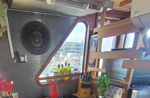 Belhaven Boat Rental | AirBnB Yacht retreat