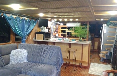 Belhaven Boat Rental | AirBnB Yacht retreat