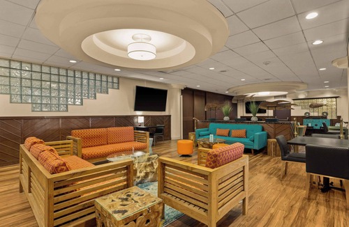 Western Honolulu Hotel | Airport Honolulu Hotel, Trademark Collection by Wyndham