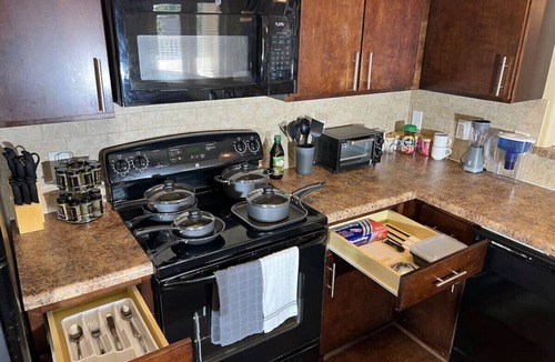 Executive Park Apartment | Airy 2 King Bed Suite—Mins to Uptown Charlotte!