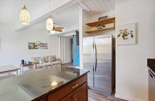 Historic Kailua Village Condo | Airy Kailua-Kona Condo < 1 Mi to Beach + Town
