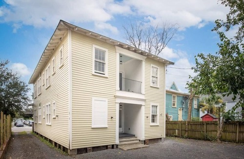 Westside Apartment | Airy & Light Filled Executive Rental Downtown