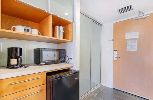 Ala Moana House | Ala Moana Hotel 16th FL R9 2Beds Partial Ocean View