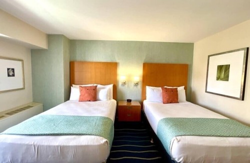Ala Moana Hotel | Ala Moana Hotel 24th FL R0 Ocean View 2 Double Beds