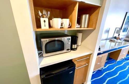 Ala Moana Hotel | Ala Moana Hotel 24th FL R0 Ocean View 2 Double Beds