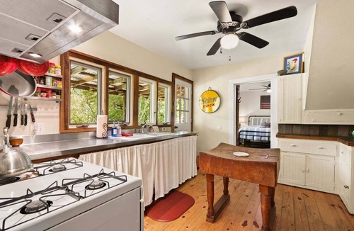 Foscoe Cottage | Alamo River House in Boone, NC: A charming 3BR chalet for 8 by the river!