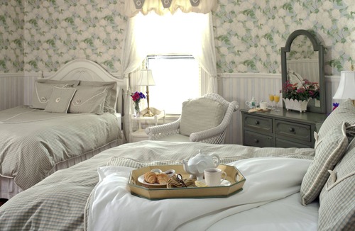 Grove Park- Sunset Bed & Breakfast | Albemarle Inn