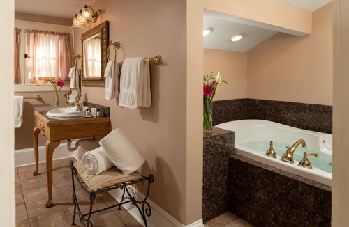 Grove Park- Sunset Bed & Breakfast | Albemarle Inn