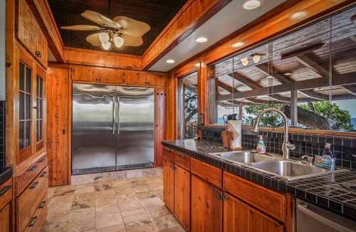 Kahaluu-Keauhou House | Alii Drive, Historic Pathway to Ocean, Private Park-Like Oasis, Pod-Style Living, Outdoor dining