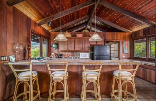 Kahaluu-Keauhou House | Alii Drive, Historic Pathway to Ocean, Private Park-Like Oasis, Pod-Style Living, Outdoor dining