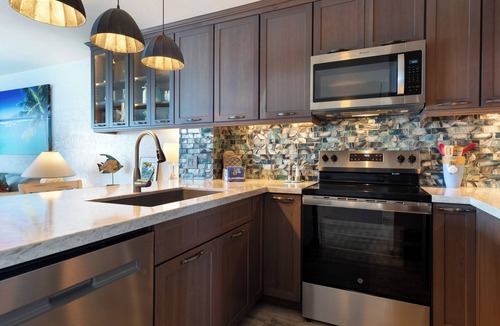Kailua-Kona Condo | Alii Villas #332 Million Dollar Ocean View. Watch Dolphins, Coastal Vibes.