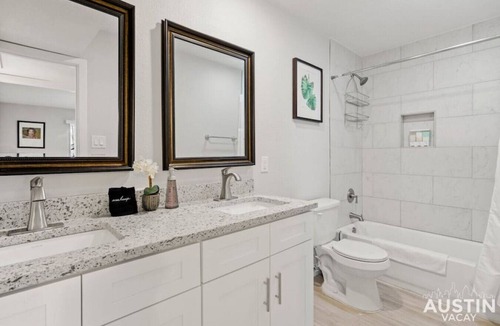 North University Apartment | All the Essentials For You + Your Pet in Hyde Park