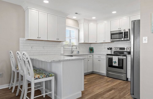 Atlantic Beach Cottage | Almost Phamily! - 2 bedroom cottage in Atlantic Beach