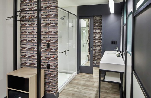 Downtown Wilmington Hotel | Aloft by Marriott Wilmington at Coastline Center