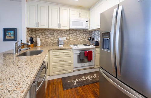 Waikiki Condo | Aloha Condos, Ilikai Marina, Condo 786, Oceanfront, AC