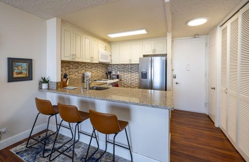 Waikiki Condo | Aloha Condos, Ilikai Marina, Condo 786, Oceanfront, AC