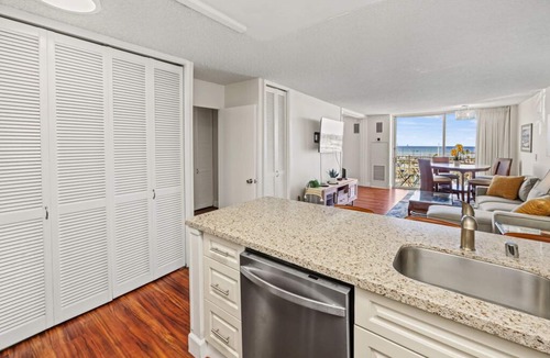 Waikiki Condo | Aloha Condos, Ilikai Marina, Condo 786, Oceanfront, AC
