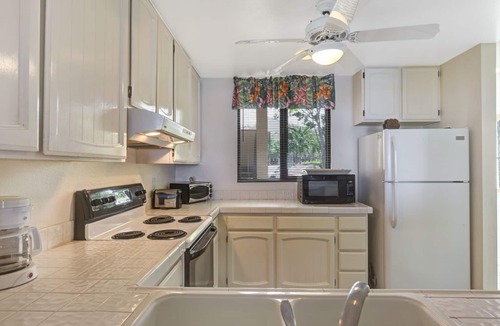 Kahaluu Bay Condo | Aloha Condos, Keauhou Kona Surf and Racquet Club, Condo 2-102, Oceanfront